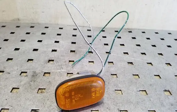 Toyota RAV 4 (XA20) Front fender indicator light E13013047