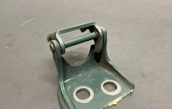 Dacia Spring Rear door lower hinge 804205044R