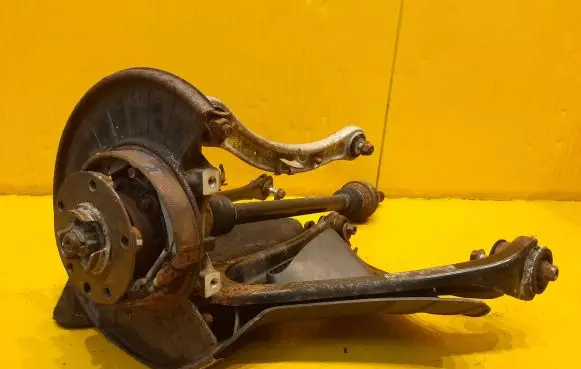 Rear wheel hub spindle/knuckle