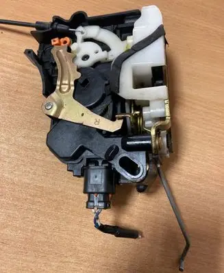 Mitsubishi Lancer Front door lock PBTASGF30