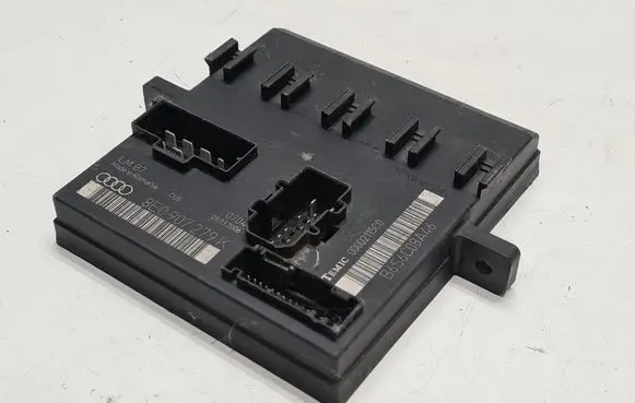 Audi A4 S4 B7 8E 8H Comfort/convenience module 8E0907279K