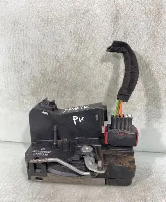 Renault Trafic II (X83) Front door lock 8200008247 91166228