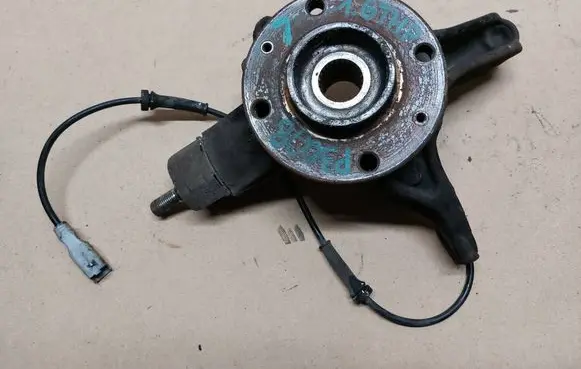 Peugeot 3008 I Front wheel hub spindle knuckle 