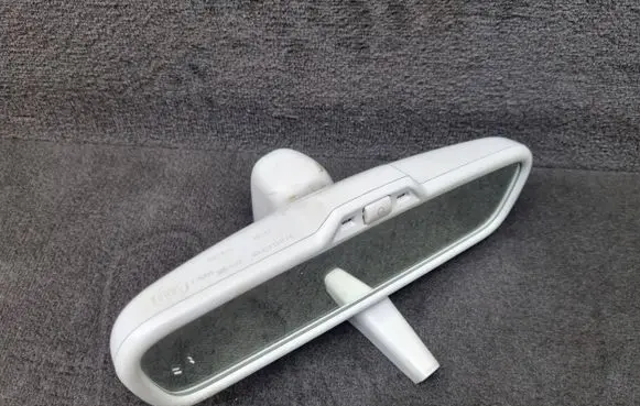 Rear view mirror (interior)