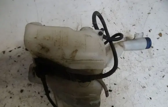 Fiat Grande Punto Windshield washer fluid reservoir/tank