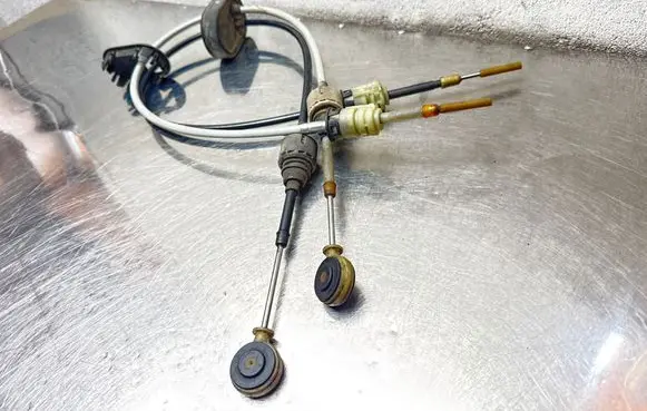 Opel Vectra C Gear shift cable linkage 55556279