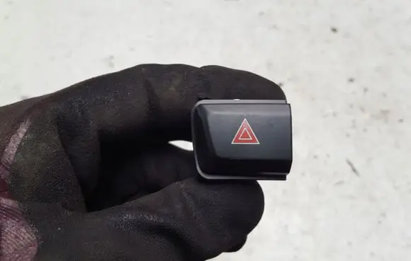 Peugeot 208 Hazard light switch 96750916ZD