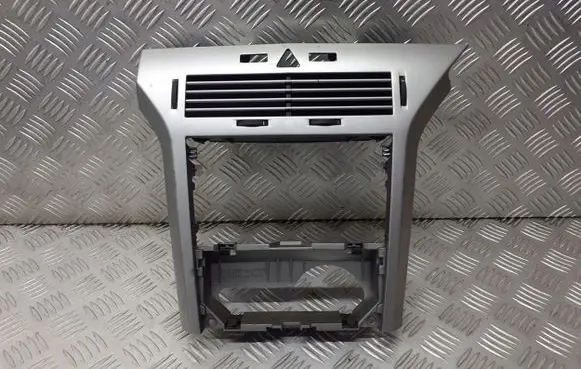 Opel Astra H Radio/GPS head unit trim 13141091