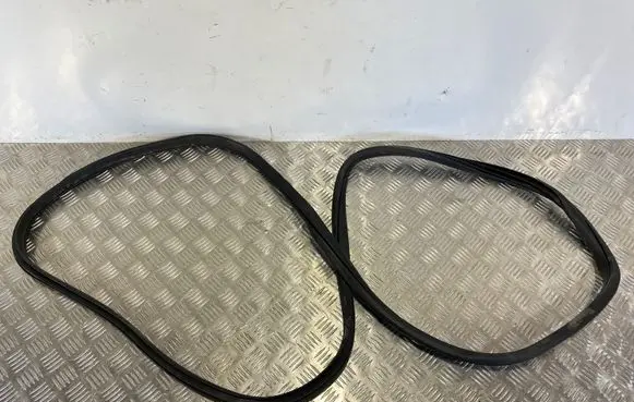 KIA Sorento Rear door rubber seal (on body) 