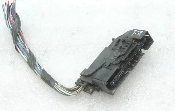Toyota Avensis T270 ABS module connector plug 4405005131 0400937105