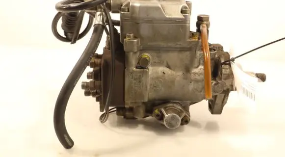 Audi A6 S6 C4 4A Fuel injection high pressure pump 046130108G