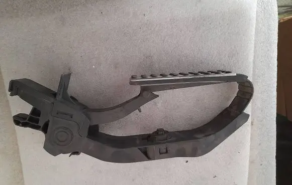 Mercedes-Benz C W203 Accelerator throttle pedal A2033000604 2033000604