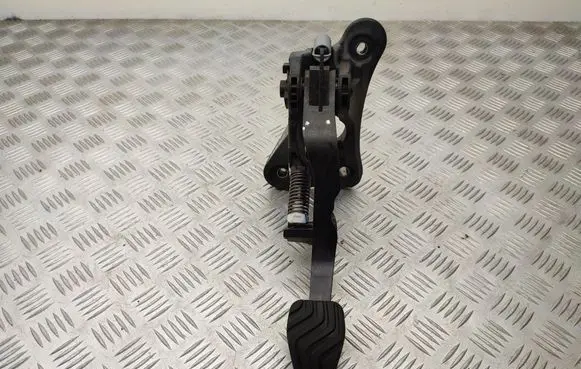 Dacia Sandero III Clutch pedal 465404988R