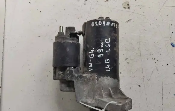 Volkswagen Golf IV Starter motor 020911023F