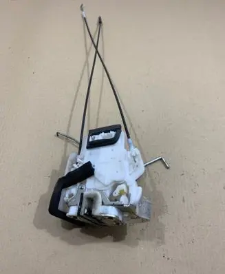 Subaru Impreza III Front door lock