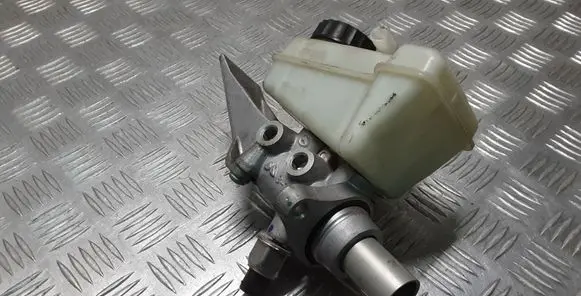 Mercedes-Benz ML W164 Master brake cylinder 26415600114 10052299241