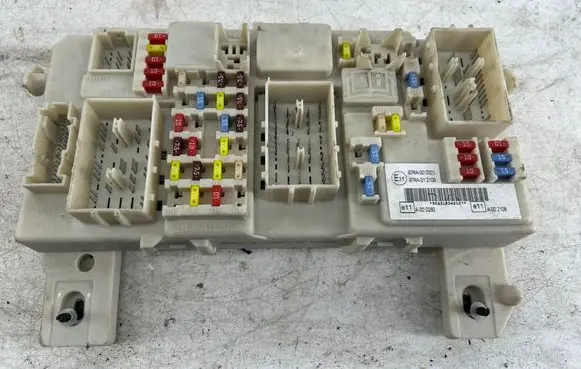 Ford Focus Fuse module 97RA000001 97RA012108