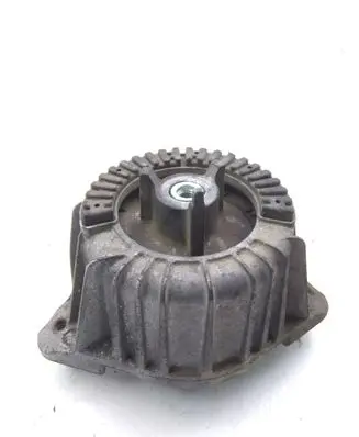 Mercedes-Benz C W204 Engine mount bracket