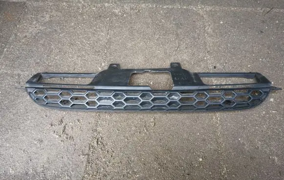 Honda HR-V Front bumper upper radiator grill 71120S2HXJ000