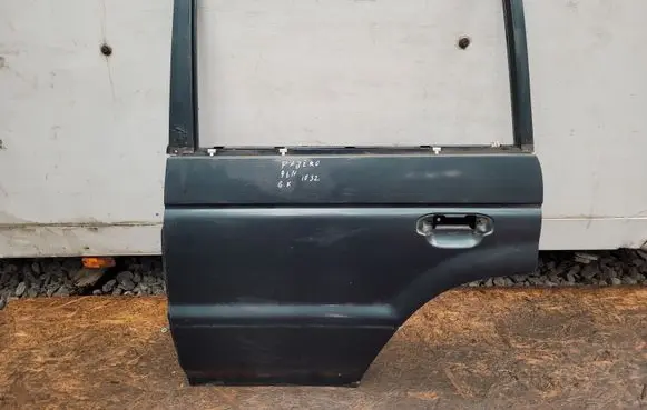 Mitsubishi Pajero Rear door
