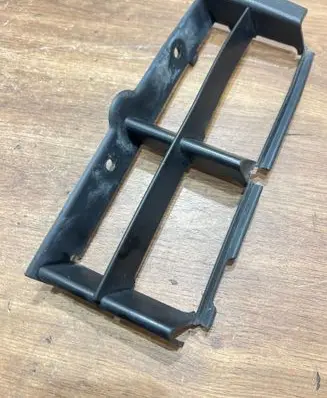 BMW 5 E39 Front bumper lower grill 8235673