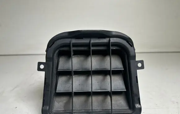 Audi A7 S7 4G Quarter panel pressure vent 4G8819302