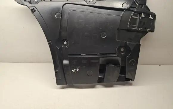 Rear bumper mounting bracket