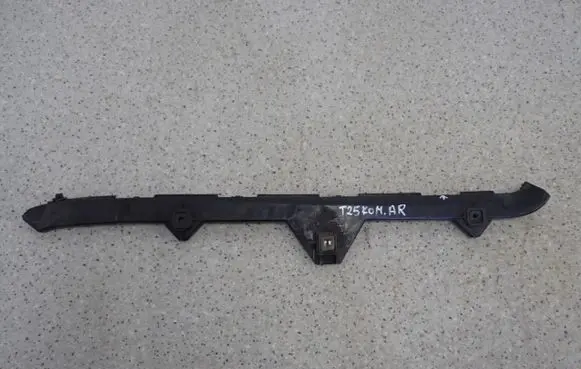 Toyota Avensis T250 Front bumper mounting bracket
