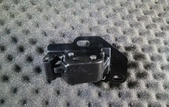 Peugeot 308 Rear door lock loop/hook striker 088719E4