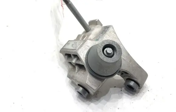 Engine mounting bracket
