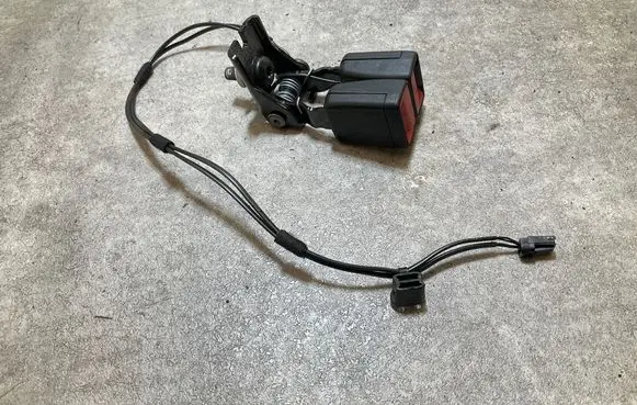 Ford Puma Rear seatbelt buckle