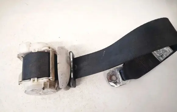 Middle seatbelt (rear)