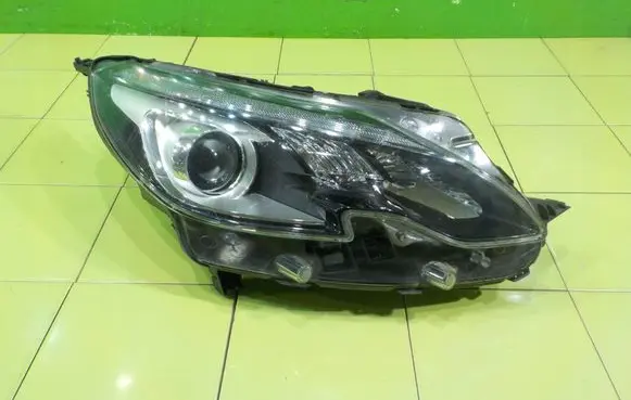 Peugeot 2008 I Headlight/headlamp 9815120180