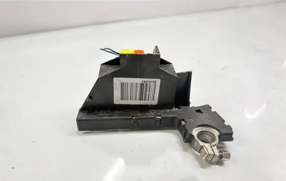 Audi A4 S4 B8 8K Battery relay fuse 4F0915519