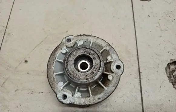 BMW 5 F10 F11 Front upper strut mount 6775581