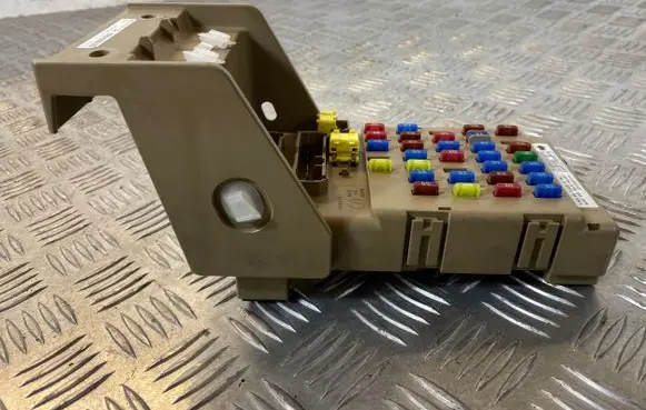 Subaru Impreza III Fuse module 82201FG010 5155 809540