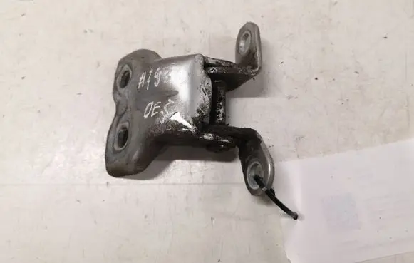 Toyota Avensis Verso Front door lower hinge 