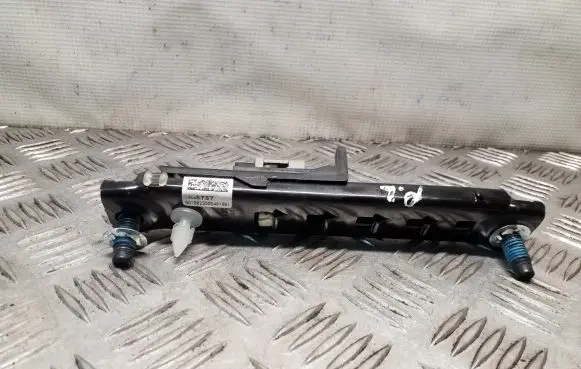 Opel Mokka Seat belt adjustment rail 13585757