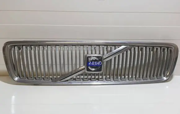 Volvo V70 Front bumper upper radiator grill 9190385