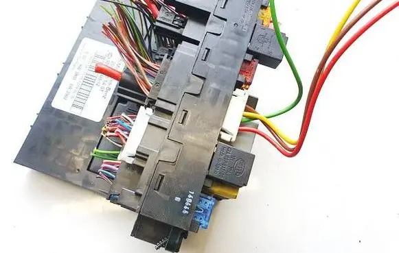 Mercedes-Benz C W203 Fuse box set 2095451401