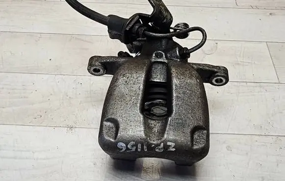 Volkswagen Jetta V Rear brake caliper 