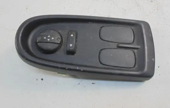 Iveco Daily 35.8 - 9 Wing mirror switch 
