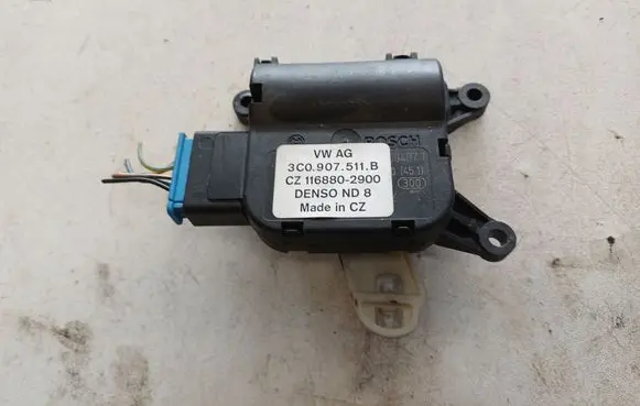 Volkswagen PASSAT B6 Air flap motor/actuator 3C0907511B
