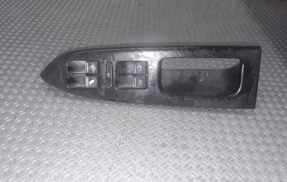 Volkswagen Touran I Electric window control switch