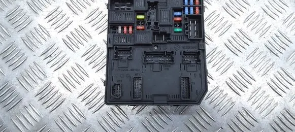 Nissan Qashqai Fuse module 284B75NA0A