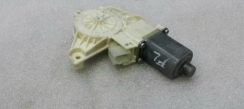 Mercedes-Benz Vito Viano W447 Front door window regulator motor A4479063500