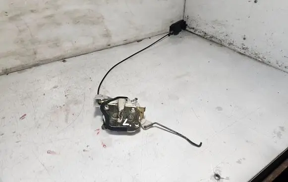 Toyota Yaris Front door lock EL2FR