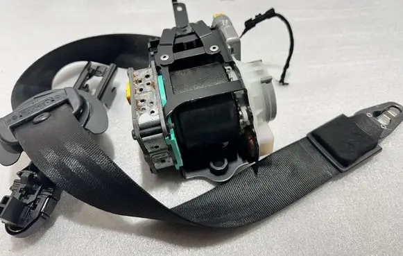 Porsche Cayenne (92A) Front seatbelt 7P0857705 7N0857737DE