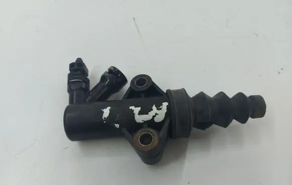 Mazda 3 II Clutch master cylinder KA052