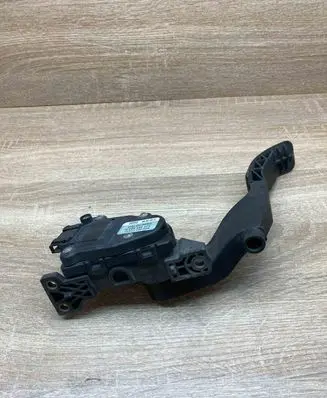 Volkswagen Golf IV Accelerator throttle pedal 1J1721503H